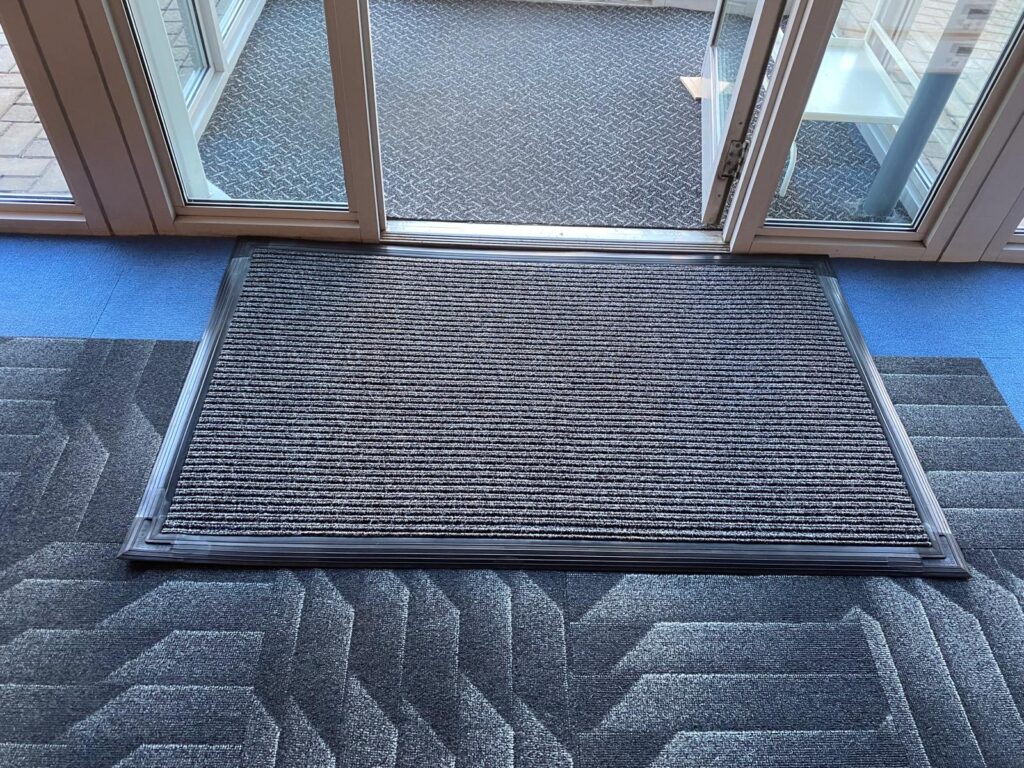 Loose lay mat in Anthracite