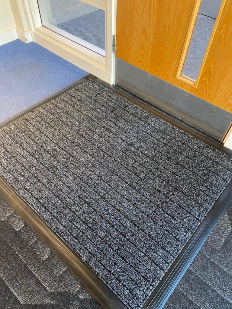 Loose lay mat in Anthracite