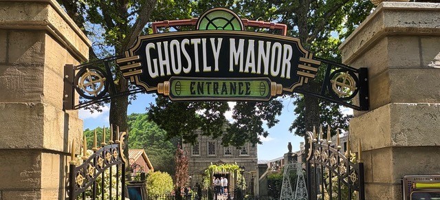 Ghostly Manor entrance